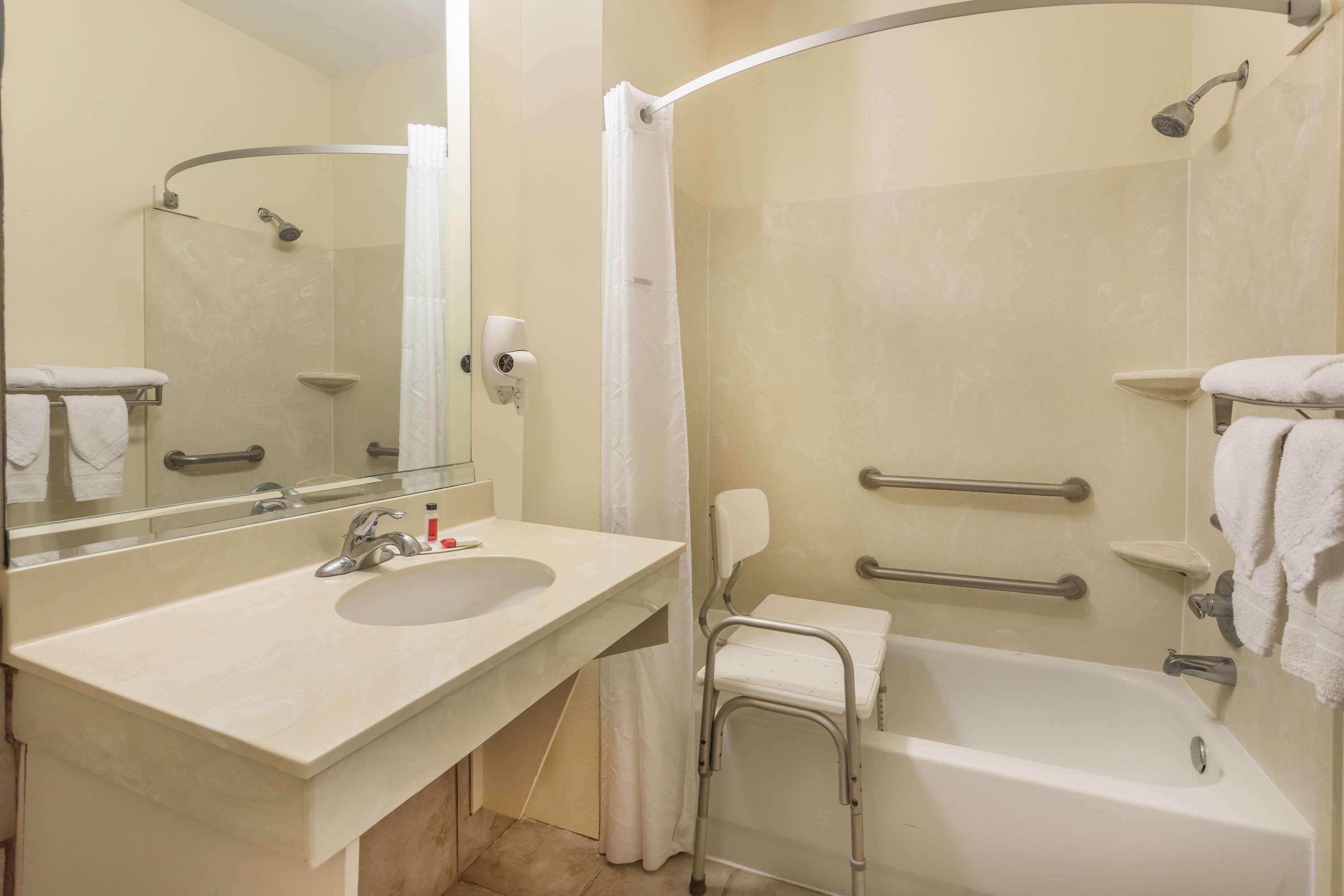 ซูเปอร์ 8 บาย วินด์แฮม ดูสัน ลาฟาแยต เวสต์ แอเรีย Motel Duson ภายนอก รูปภาพ